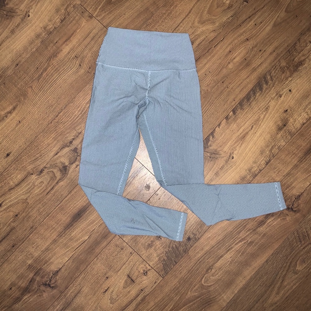 Glyder- pin stripe grey/black & white- 7/8 length
